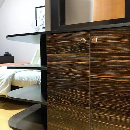 Amazing 2 Bedrooms Modern In דירה *
