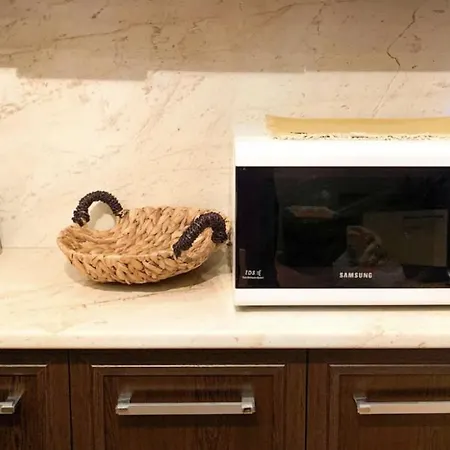 Amazing 2 Bedrooms Modern In דירה *
